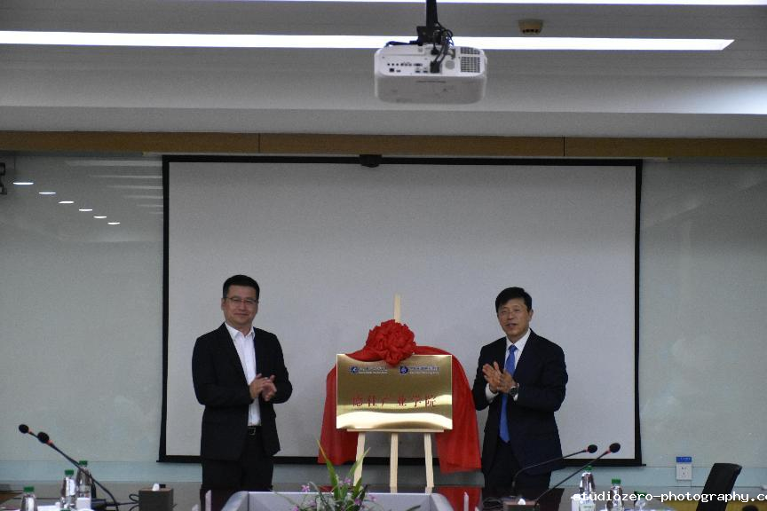 星空·体育(中国)官方入口德仕产业学院揭牌...
